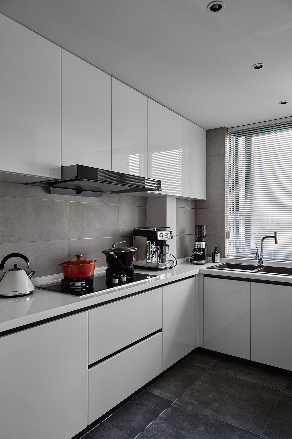 龍湖春江酈城116平現(xiàn)代簡(jiǎn)約風(fēng)格裝修效果圖