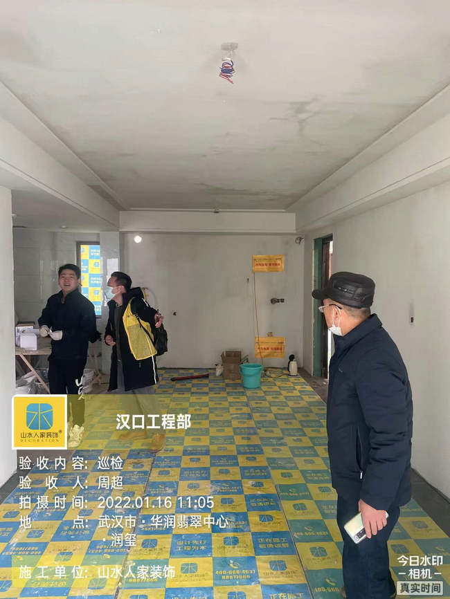 漢口工程部領導在華潤翡翠中心工地巡檢