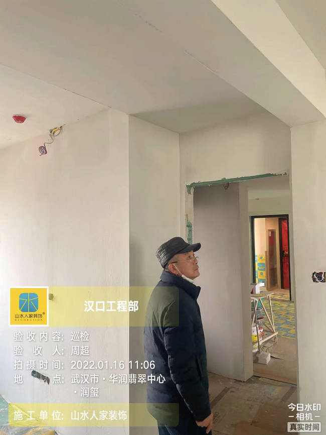 漢口工程部領導在華潤翡翠中心工地巡檢