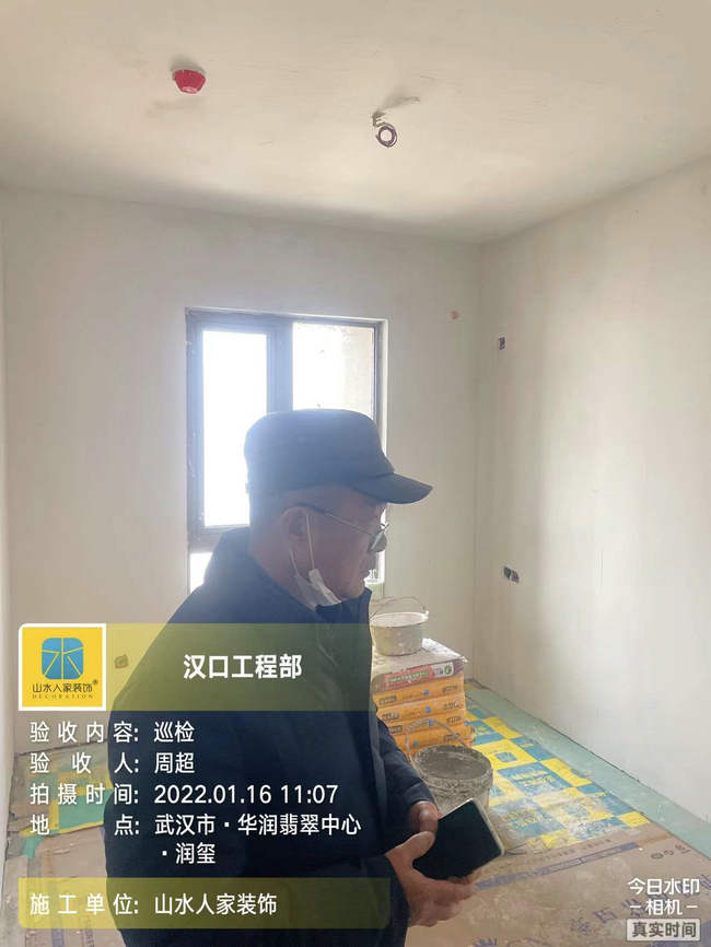 漢口工程部領導在華潤翡翠中心工地巡檢