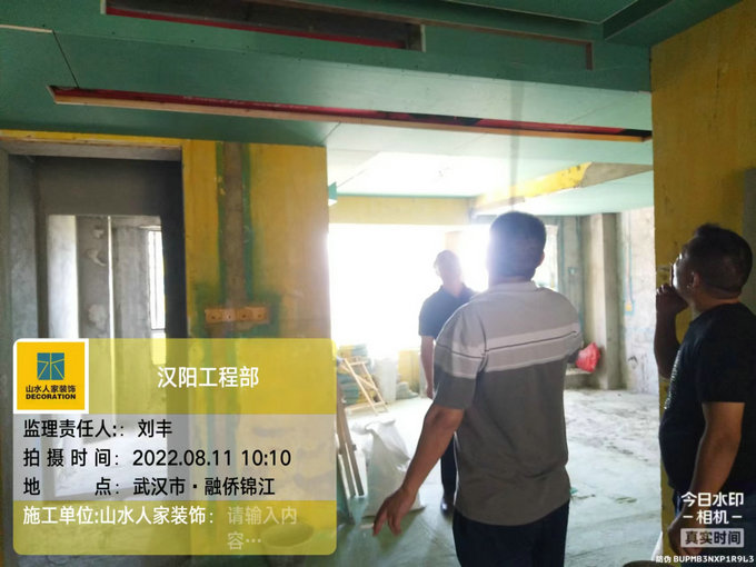 漢陽工程部領(lǐng)導(dǎo)在融僑錦江小區(qū)檢查施工現(xiàn)場