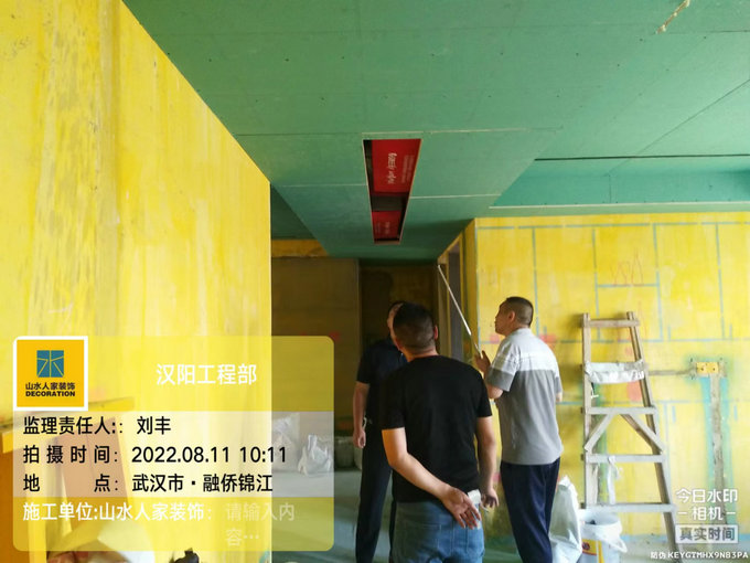 漢陽工程部領(lǐng)導(dǎo)在融僑錦江小區(qū)檢查施工現(xiàn)場