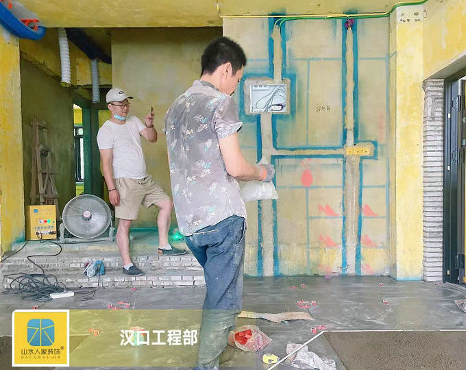 理工大黎明教師小區(qū)泥木工程施工煙道掛網