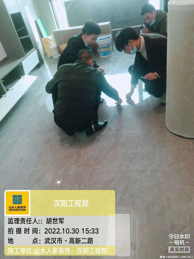 山水人家裝飾漢陽(yáng)工程部領(lǐng)導(dǎo)檢查工地