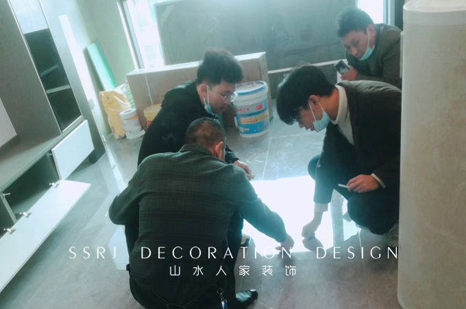 山水人家裝飾漢陽(yáng)工程部領(lǐng)導(dǎo)檢查工地