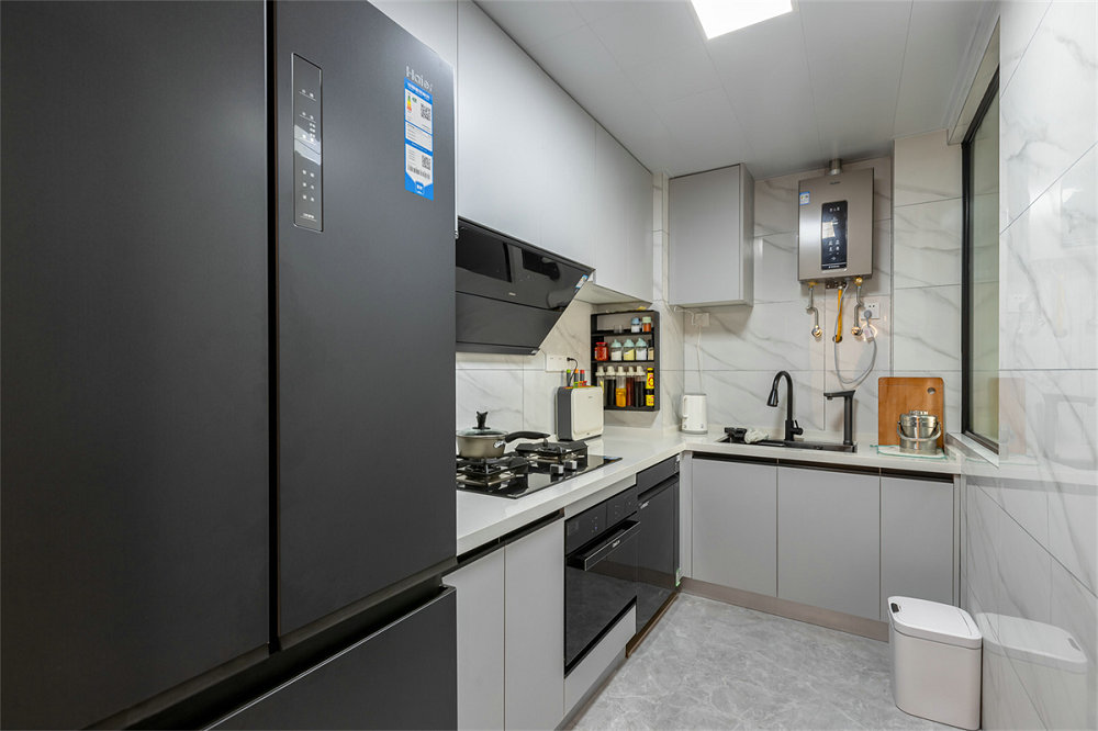 中建鉑公館105平現(xiàn)代簡約風(fēng)格裝修效果圖