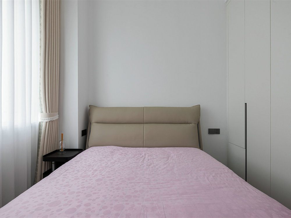 五環(huán)時(shí)尚廣場91平現(xiàn)代黑白灰風(fēng)格裝修效果圖