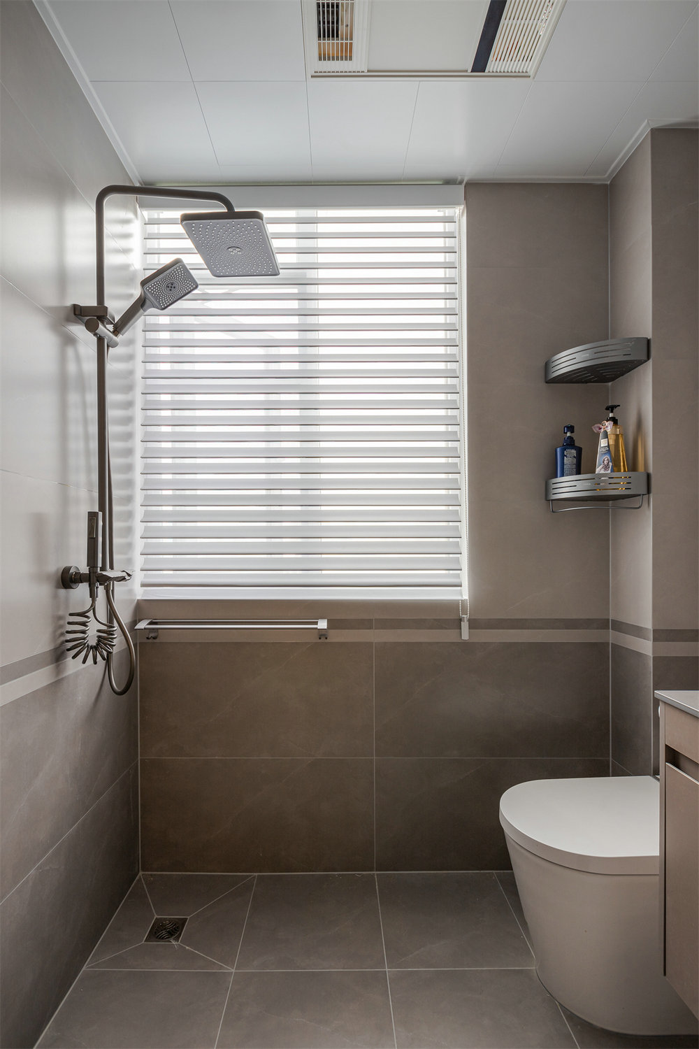 五環(huán)時(shí)尚廣場91平現(xiàn)代黑白灰風(fēng)格裝修效果圖