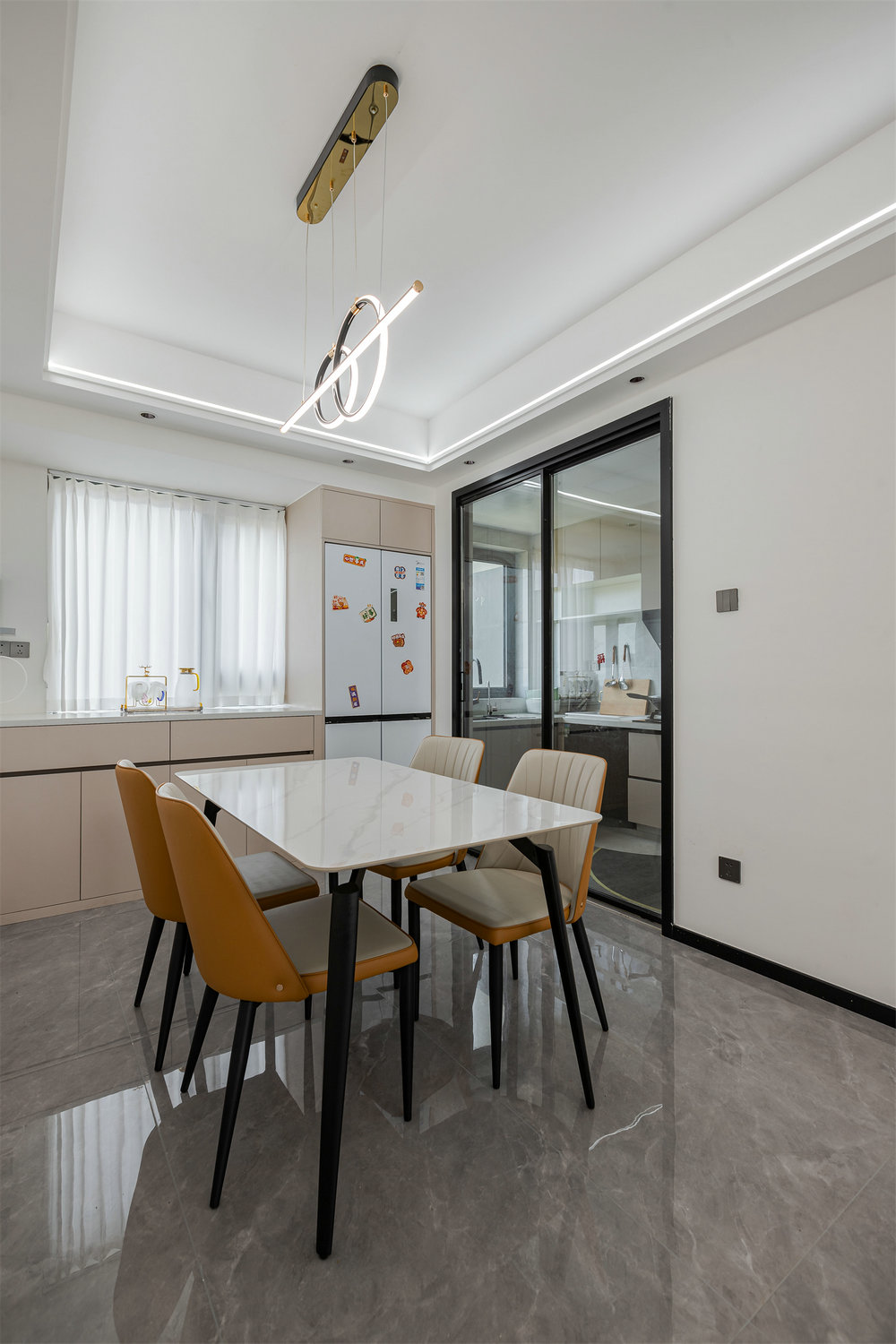 融創(chuàng)城118平現(xiàn)代風格裝修效果圖