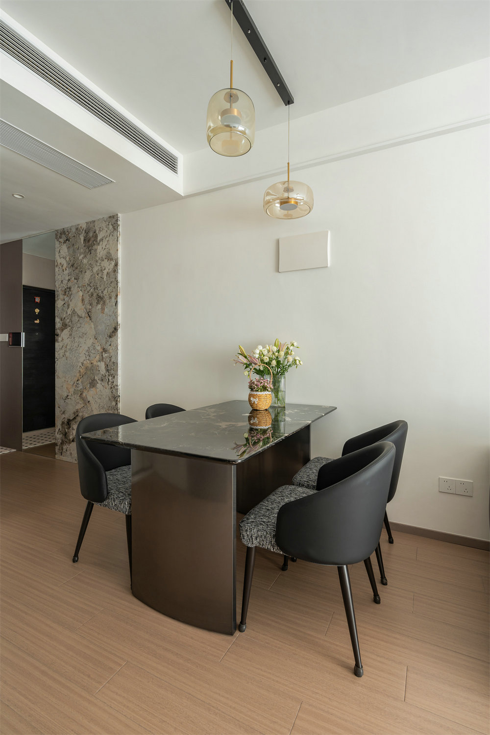 華僑城紅坊99平現(xiàn)代風(fēng)格裝修效果圖