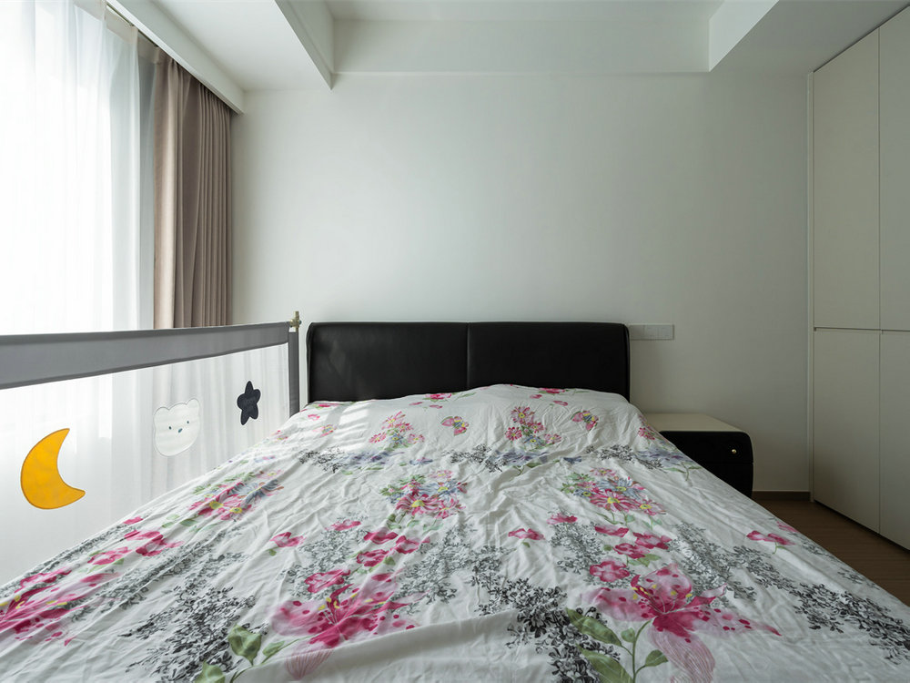 華僑城紅坊99平現(xiàn)代風(fēng)格裝修效果圖